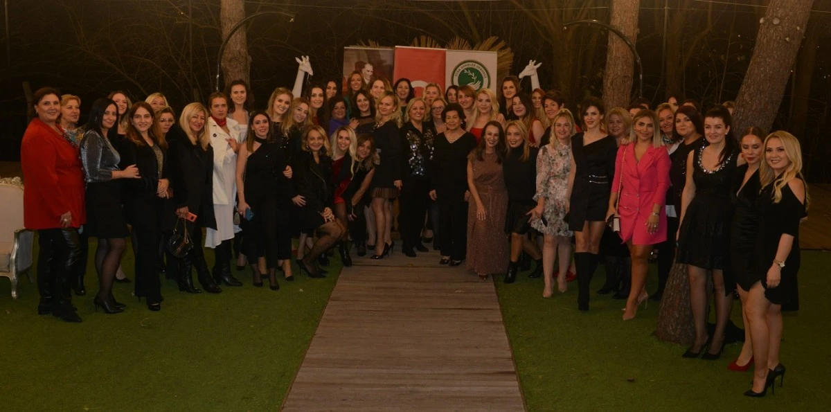 Bursalı Annelerden 2022'ye renkli veda 