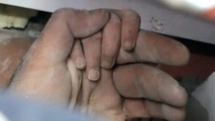 &Uuml;lkemizi yasa boğan depremlerde hafızalarımızdan silinmeyecek acı kareler