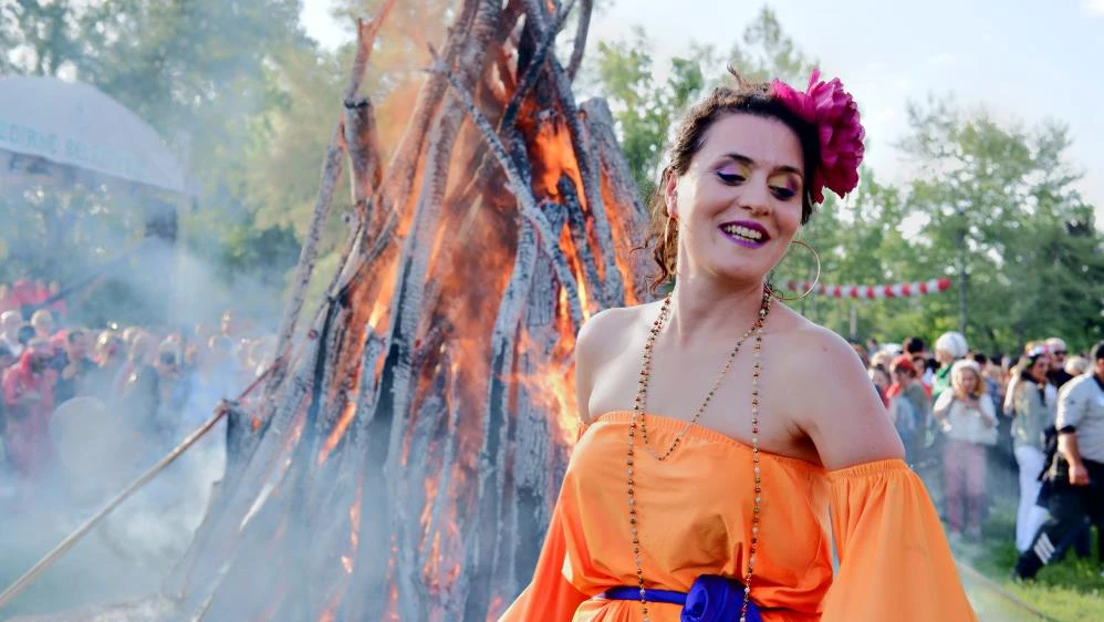 T&uuml;rkiye'nin en renkli şenliği Kakava'dan en g&uuml;zel kareler 