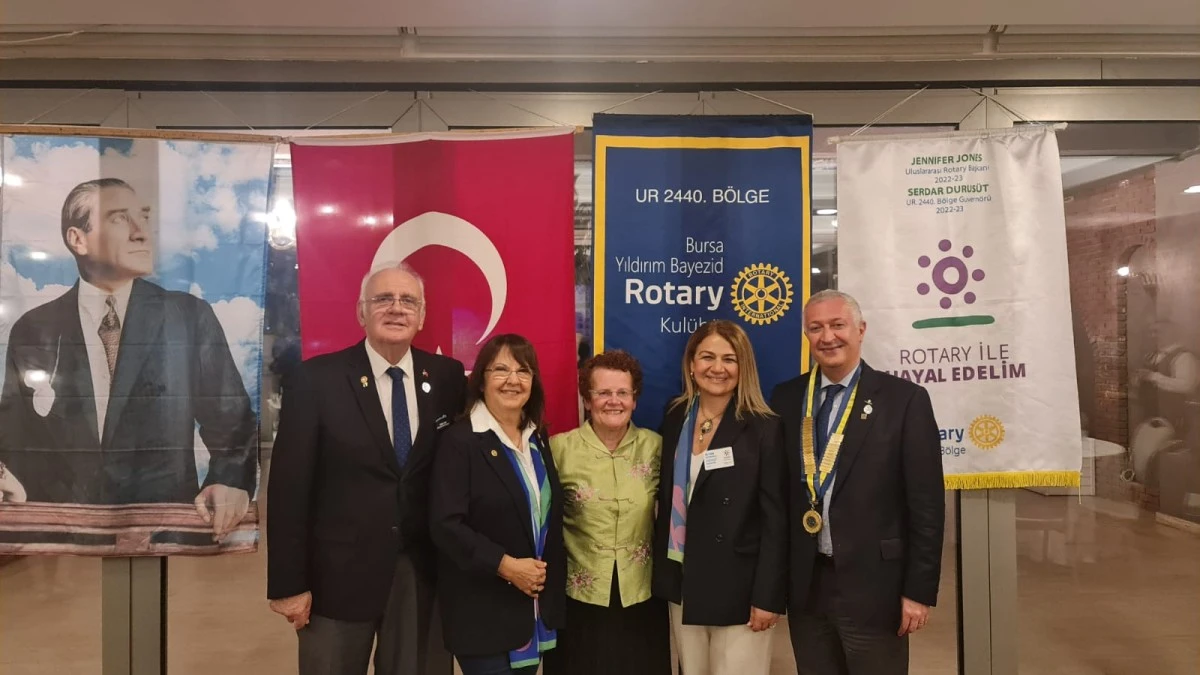 Bursa Yıldırım Bayezid Rotary Kul&uuml;b&uuml;, Meslek Hizmet &Ouml;d&uuml;l&uuml;'n&uuml; &Ccedil;YDD Başkanı Ayşe Y&uuml;ksel'e verdi
