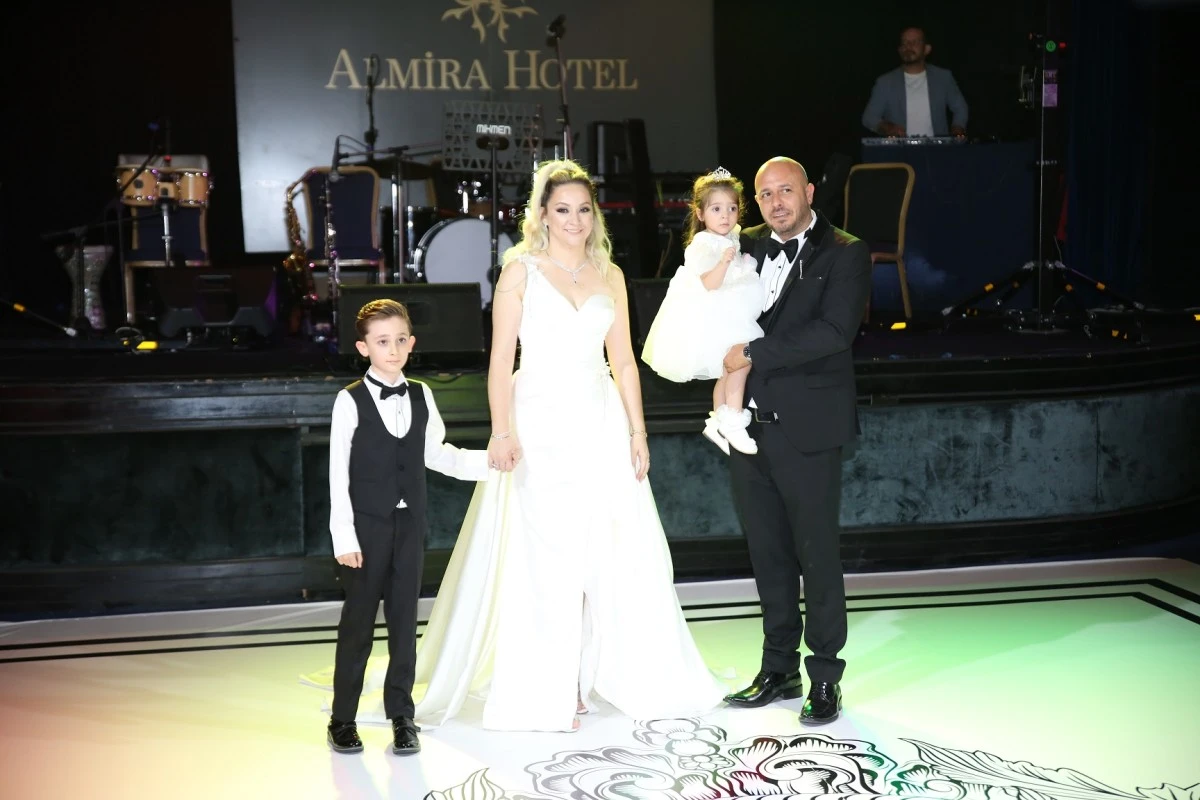 Bursa iş d&uuml;nyasının tanınmış &ccedil;ifti Mustafa-Merve Hotaşlı'nın oğulları Emir, erkekliğe ilk adımı attı