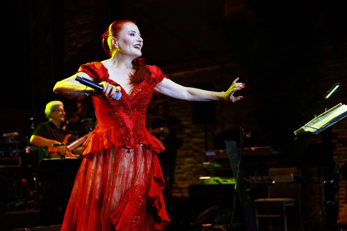 Sosyeteyi buluşturan davet