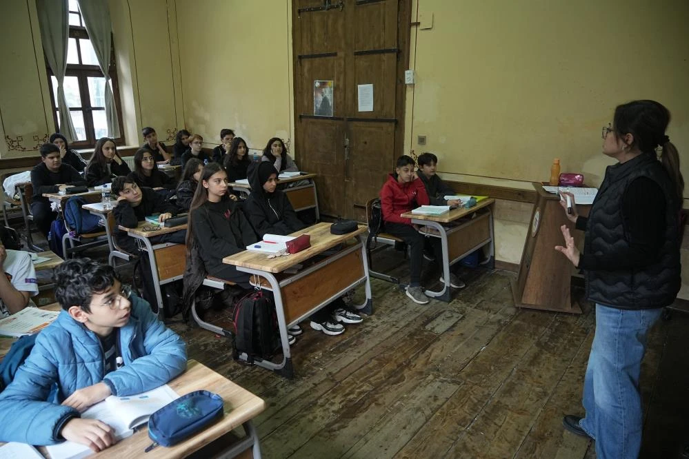 Bursa'da Yunan işgalinde karargah olarak kullanılan okul 556 yıldır öğrenci yetiştiriyor