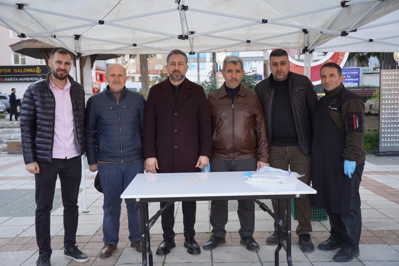 ORHANGAZİ BELEDİYESİ'NDEN SICAK PİDE İKRAMI