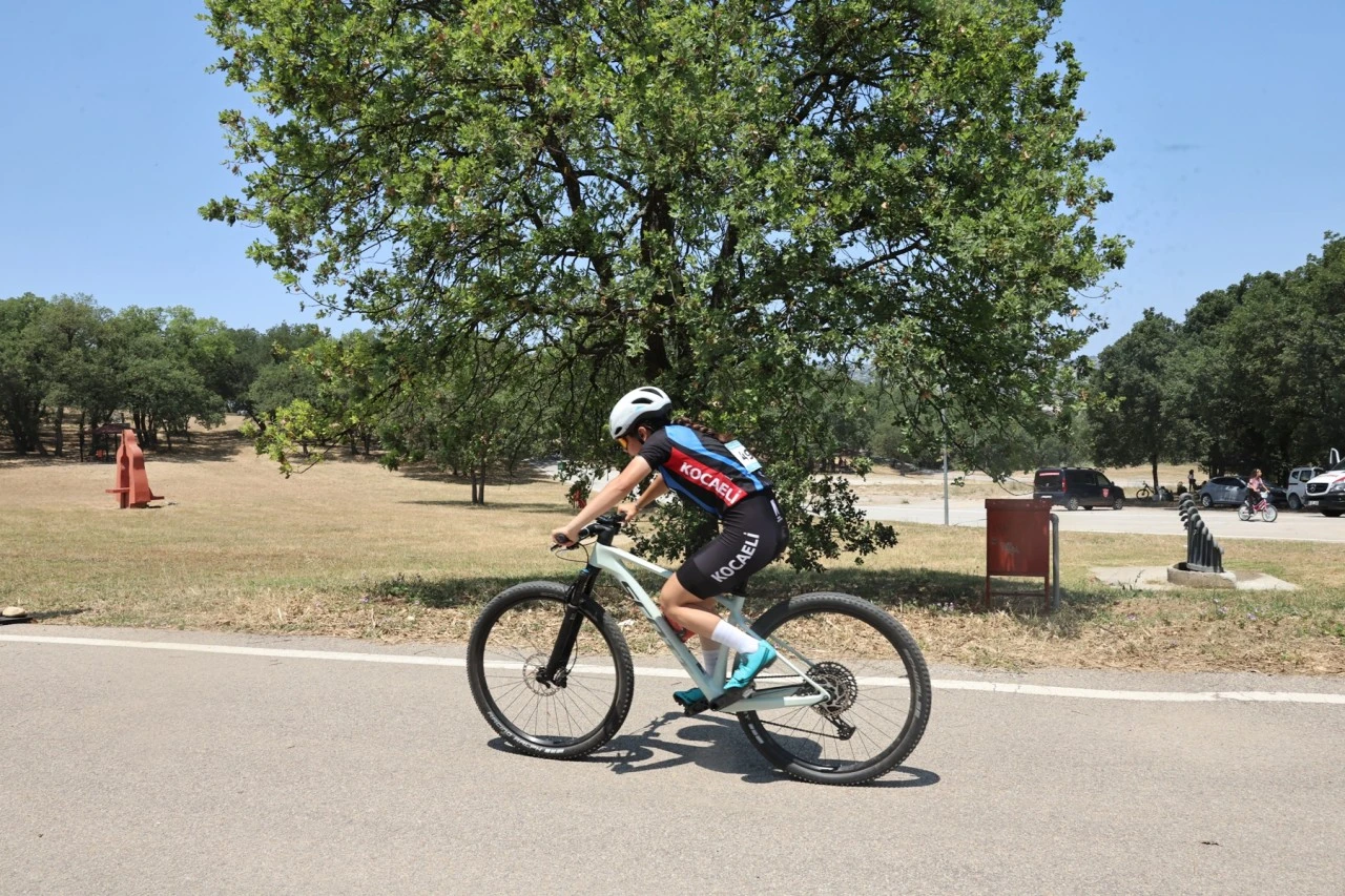 Nil&uuml;fer Belediyesi 1. B&ouml;lge B&ouml;lgesel Dağ Bisikleti Şampiyonası nefes kesti