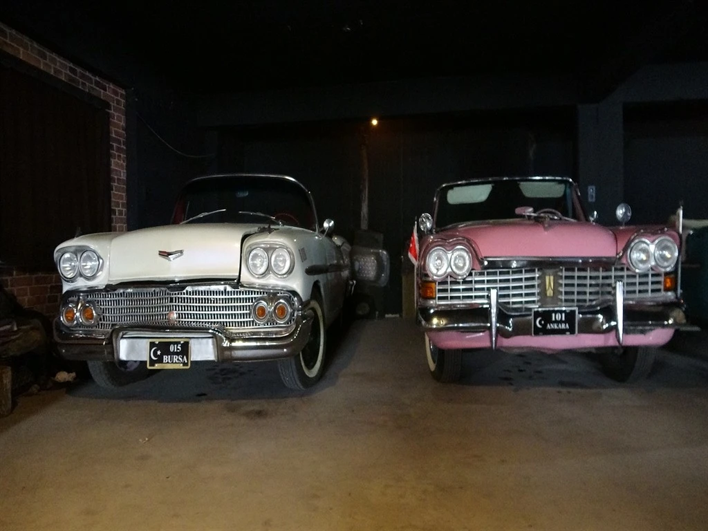 Amerikan arabalarının en güzel örnekleri Bursa'da 