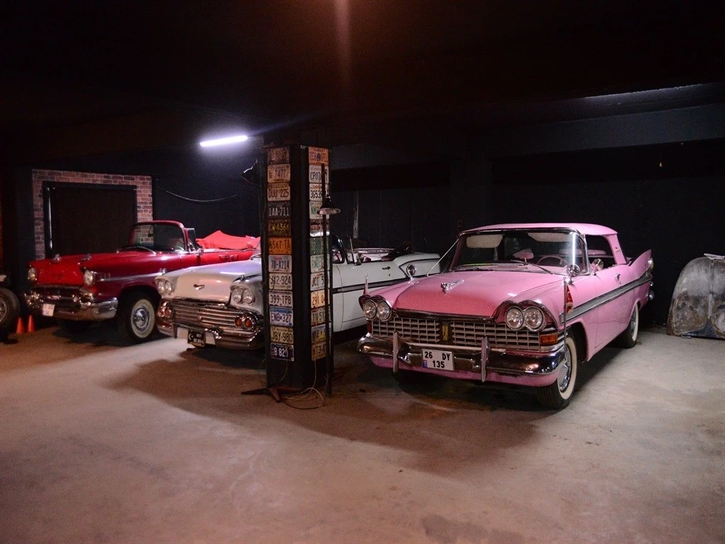 Amerikan arabalarının en güzel örnekleri Bursa'da 