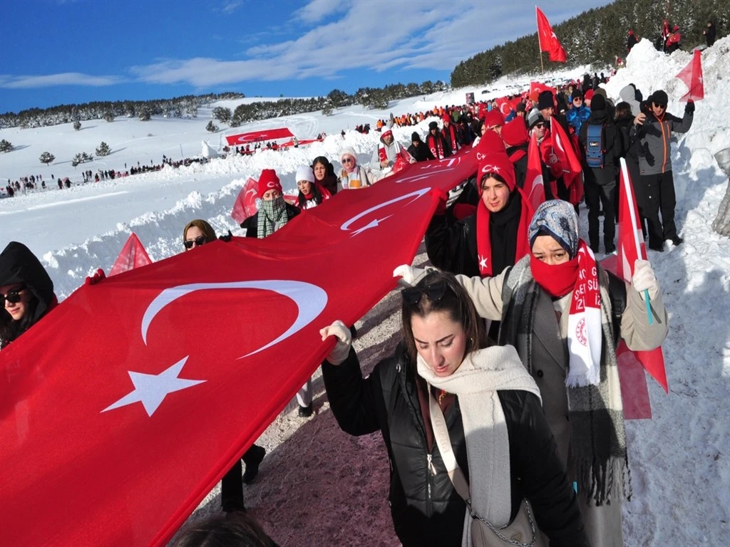 Binlerce vatandaş Sarıkamış Şehitleri için yürüdü