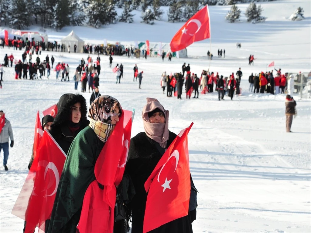 Binlerce vatandaş Sarıkamış Şehitleri için yürüdü