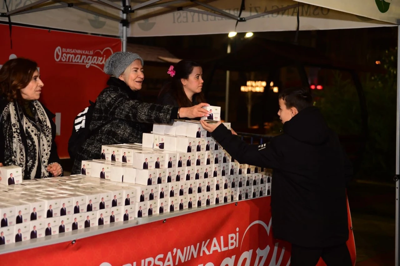 Osmangazi’de Miraç Kandili Bereketi Vatandaşlarla Paylaşıldı