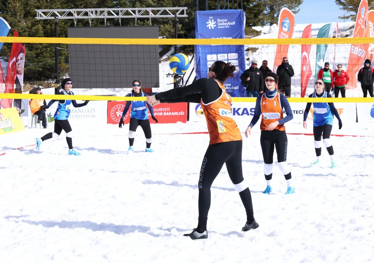 Osmangazi Belediyesi Kar Voleybolu Dünya Turu'na ev sahipliği yapıyor