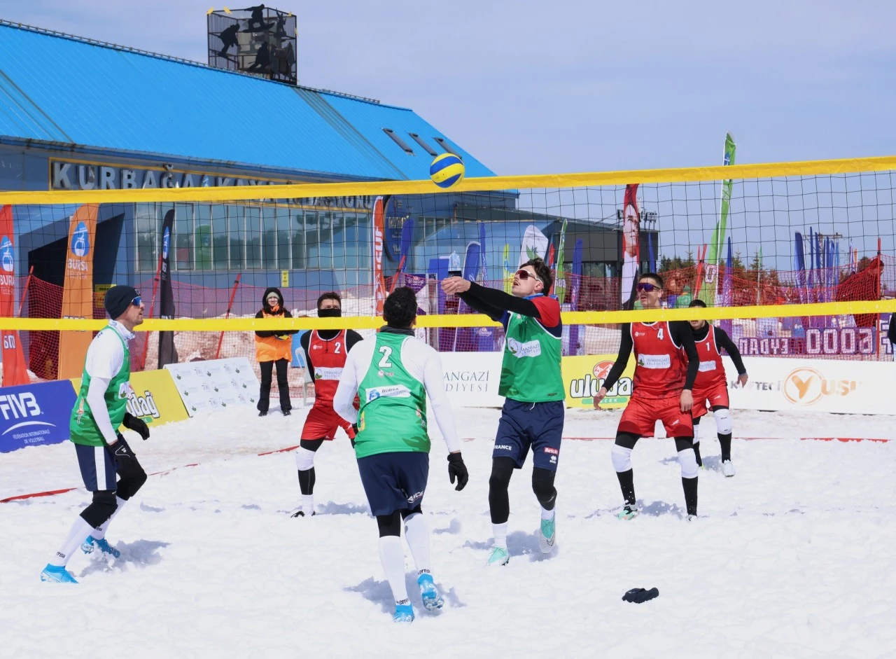 Osmangazi Belediyesi Kar Voleybolu Dünya Turu'na ev sahipliği yapıyor