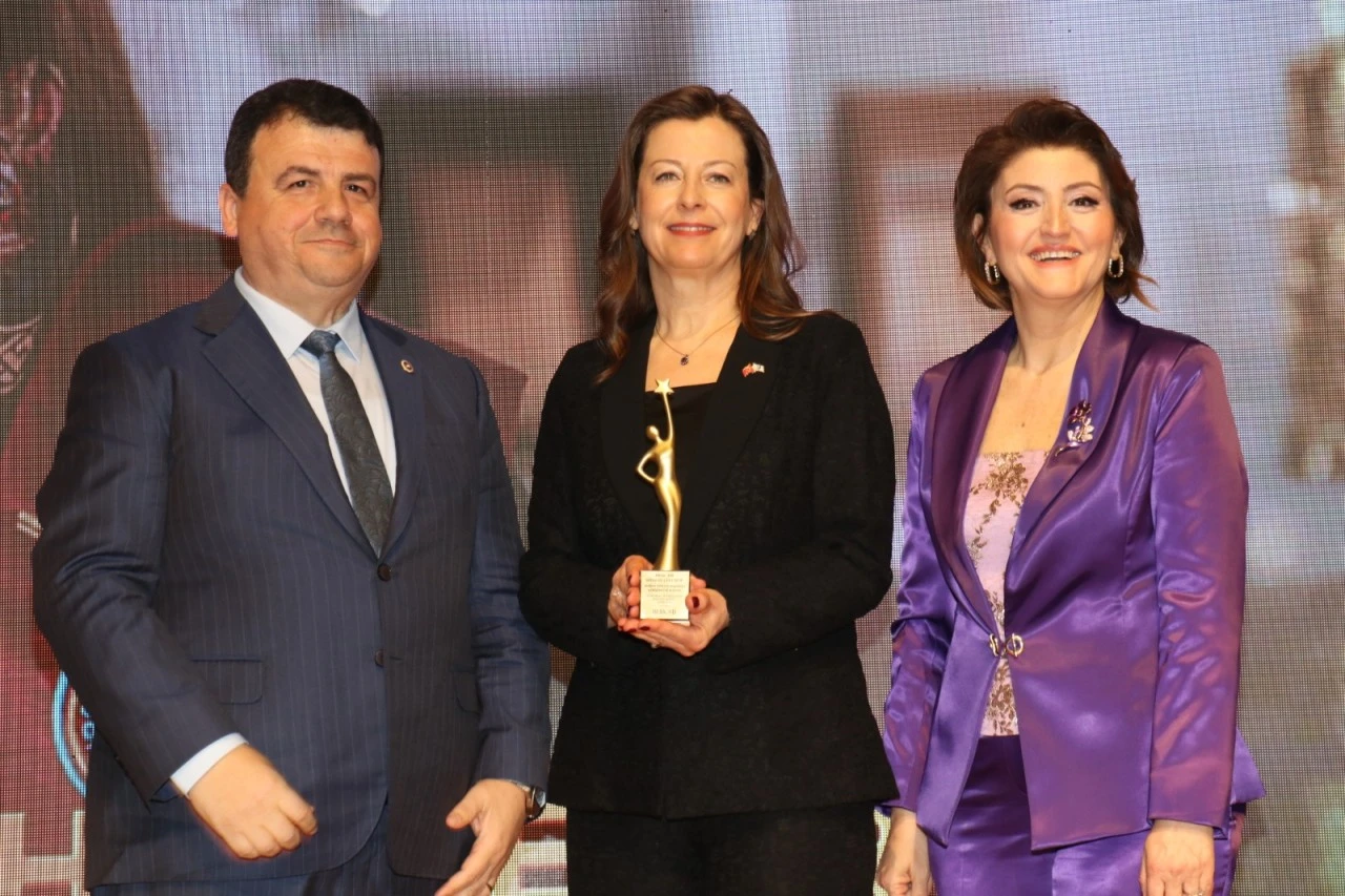BUİKAD iş yaşamında başarılı kadın ödülleri sahiplerini buldu