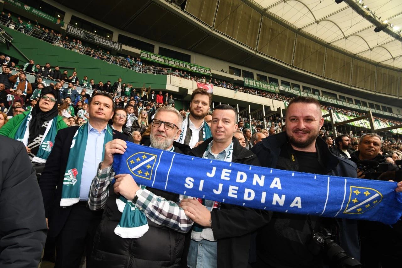 Osmangazi Belediyesi Bursaspor sevdasını sınırların ötesine taşıdı