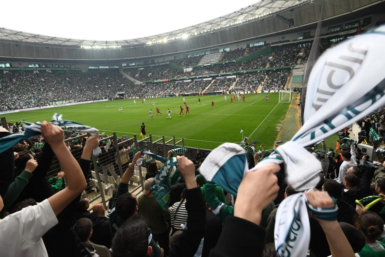 Osmangazi Belediyesi Bursaspor sevdasını sınırların ötesine taşıdı