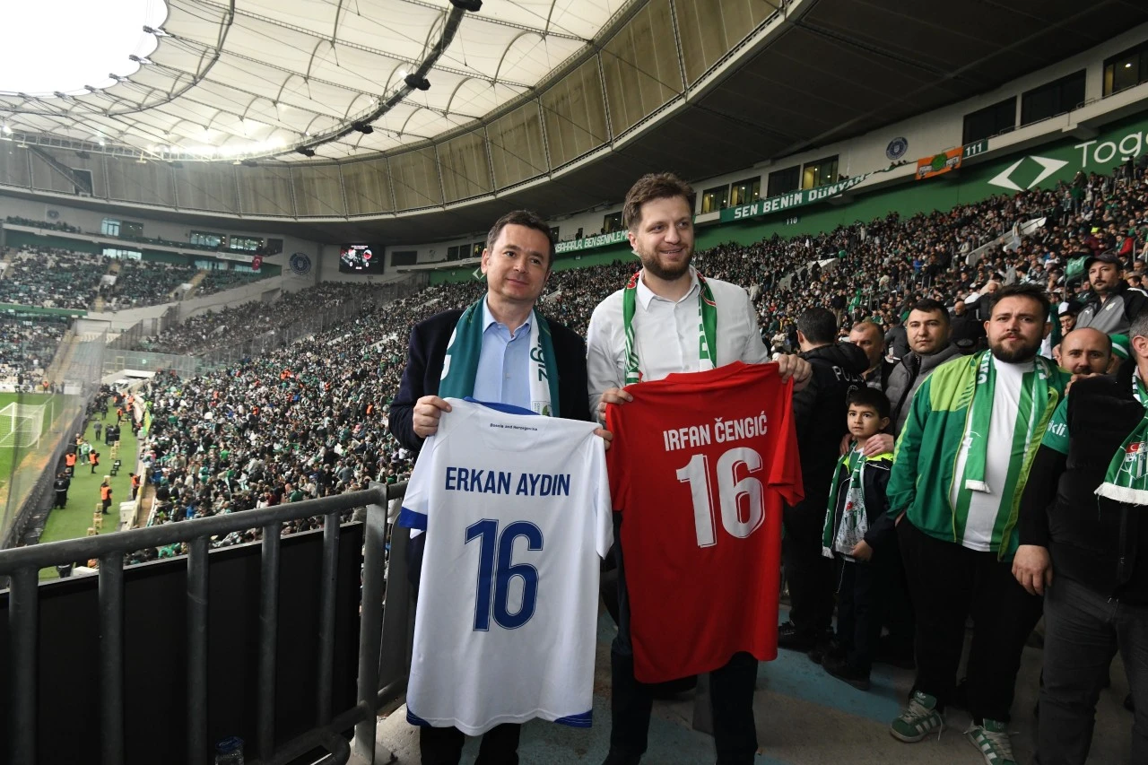 Osmangazi Belediyesi Bursaspor sevdasını sınırların ötesine taşıdı