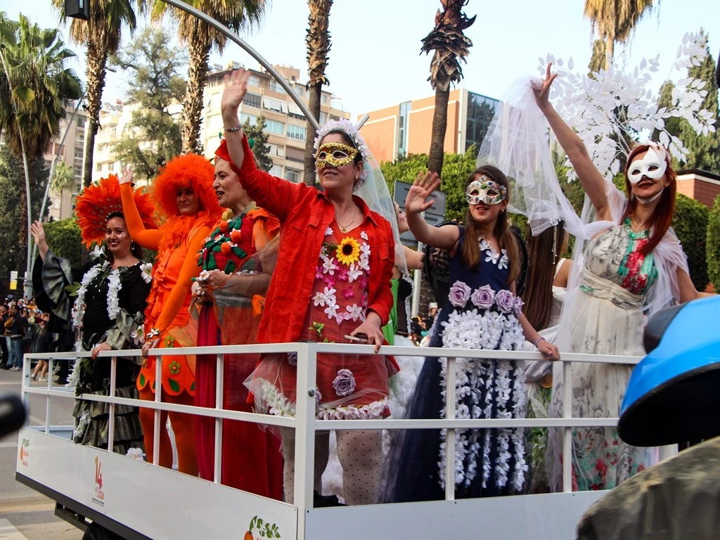 Portakal Çiçeği Karnavalı’nda renkli görüntüler