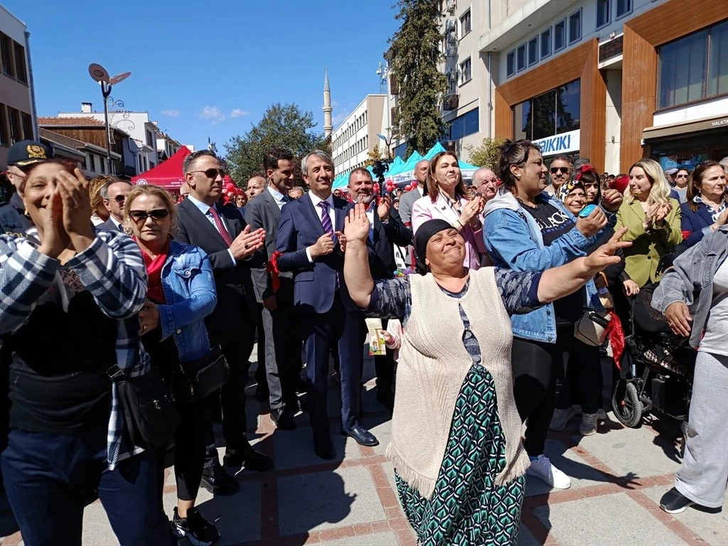 Dünya Romanlar Günü renkli görüntülerle kutlandı