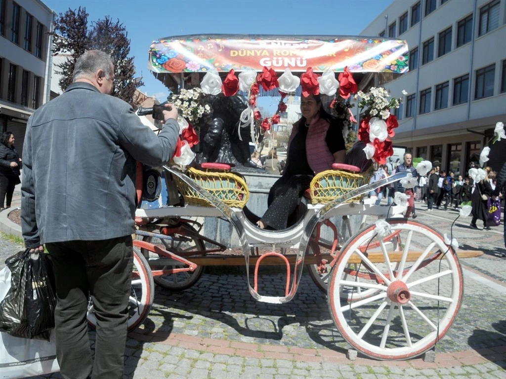 Dünya Romanlar Günü renkli görüntülerle kutlandı