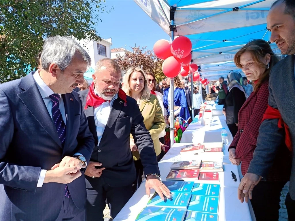 Dünya Romanlar Günü renkli görüntülerle kutlandı