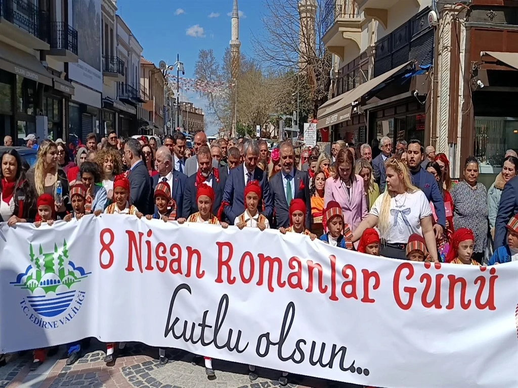 Dünya Romanlar Günü renkli görüntülerle kutlandı