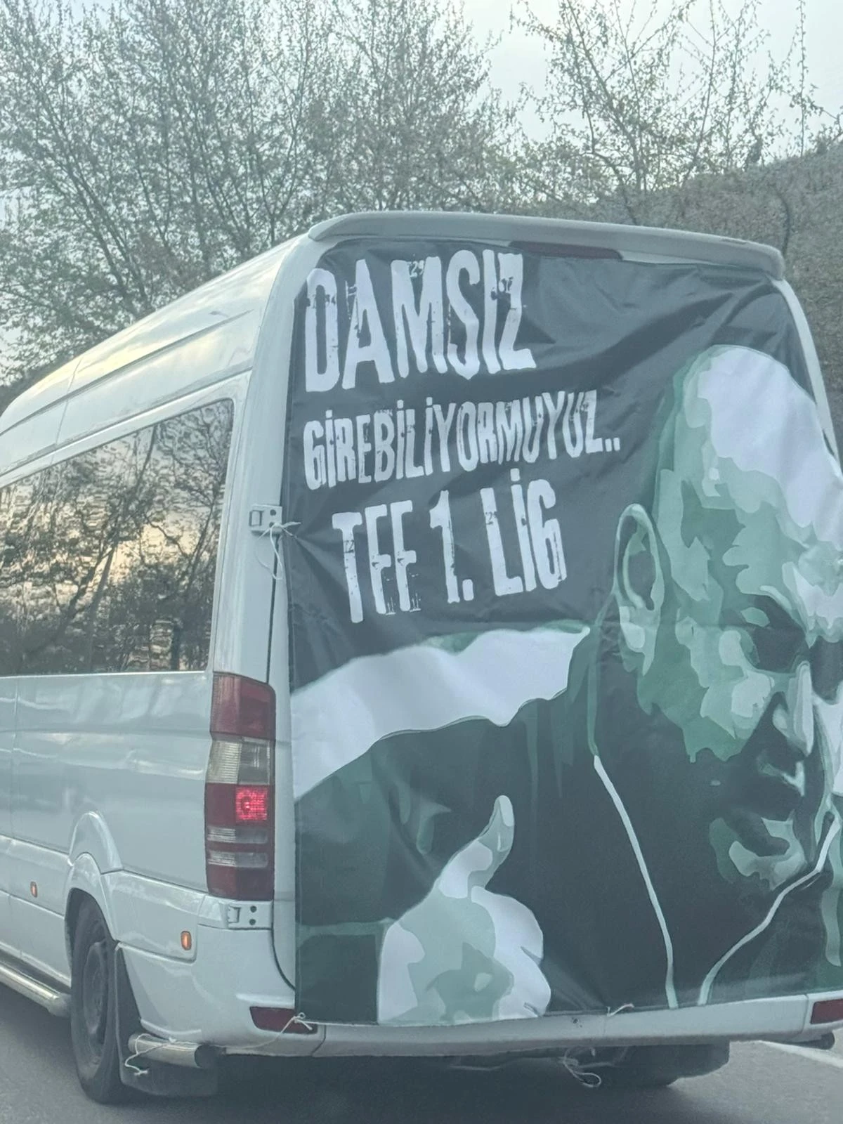 Bursaspor taraftarı 'Akın Var Akın' diyerek Eskişehir yolunda