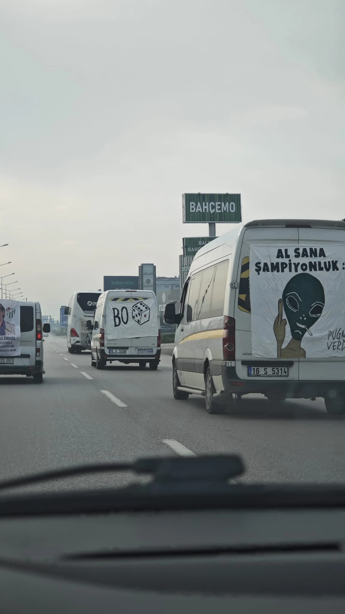 Bursaspor taraftarı 'Akın Var Akın' diyerek Eskişehir yolunda