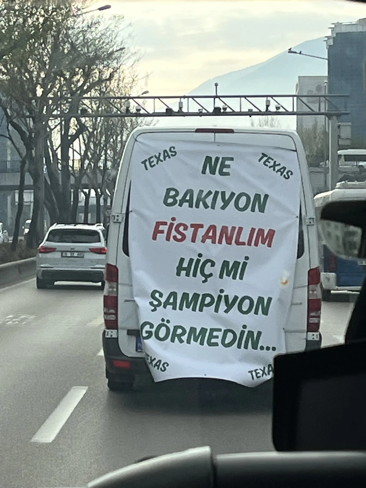 Bursaspor taraftarı 'Akın Var Akın' diyerek Eskişehir yolunda