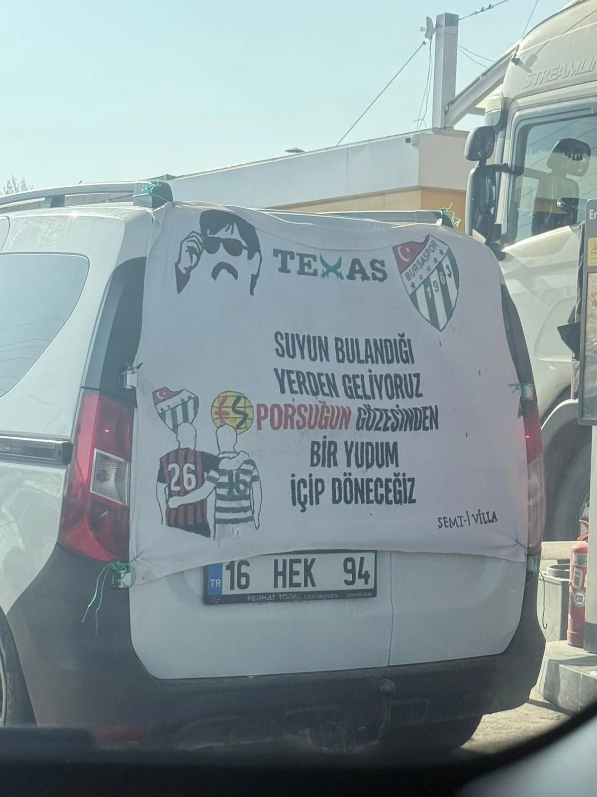 Bursaspor taraftarı 'Akın Var Akın' diyerek Eskişehir yolunda
