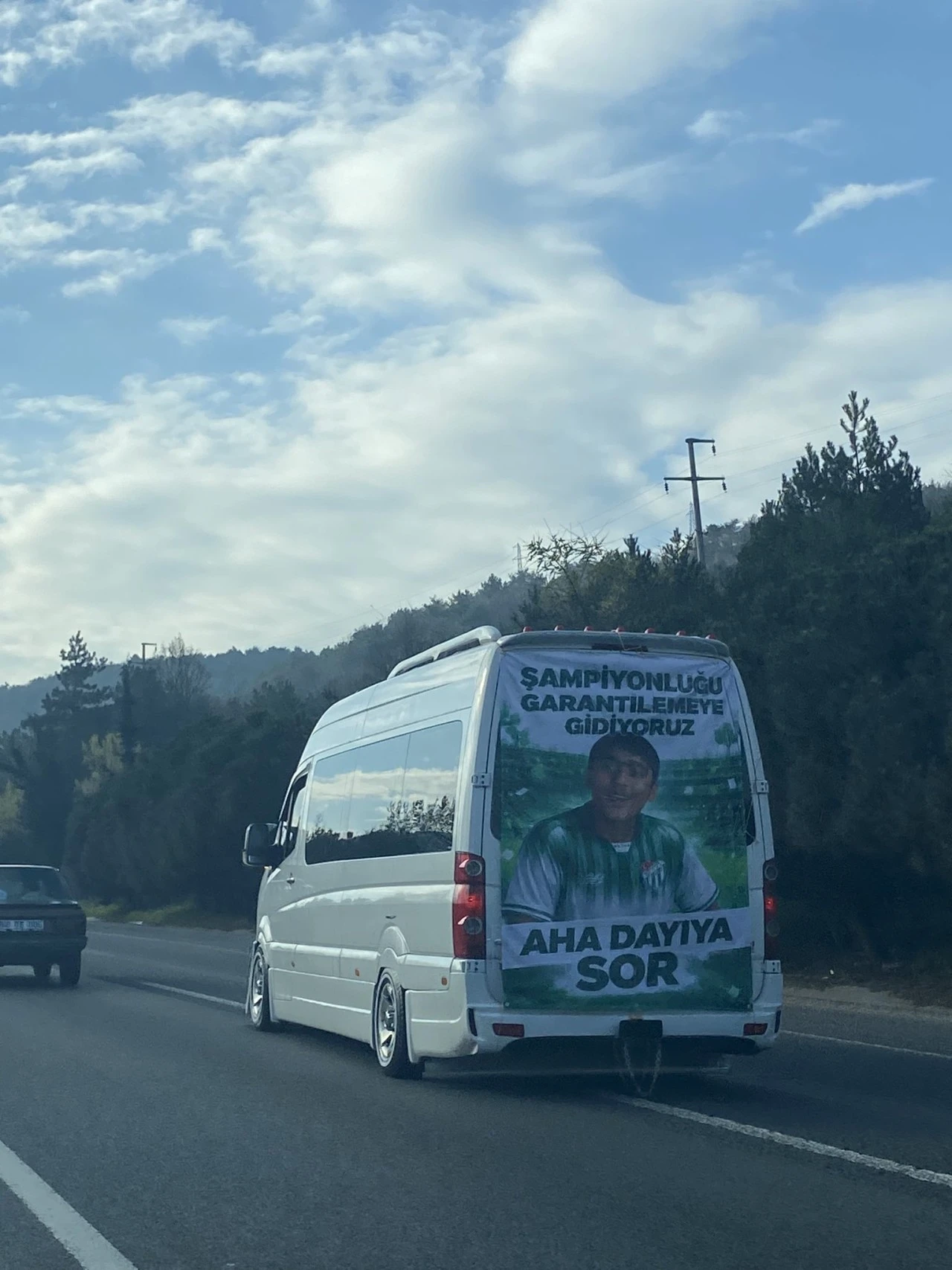 Bursaspor taraftarı 'Akın Var Akın' diyerek Eskişehir yolunda