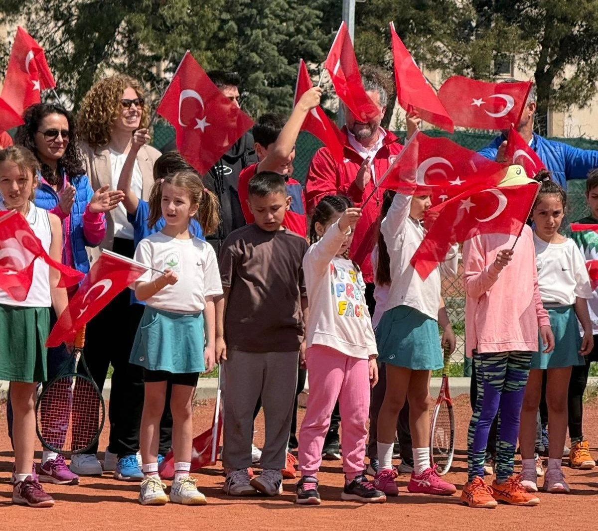 Bursa&rsquo;da 23 Nisan Kupası Minik Raketlerin Heyecanına Sahne Oldu