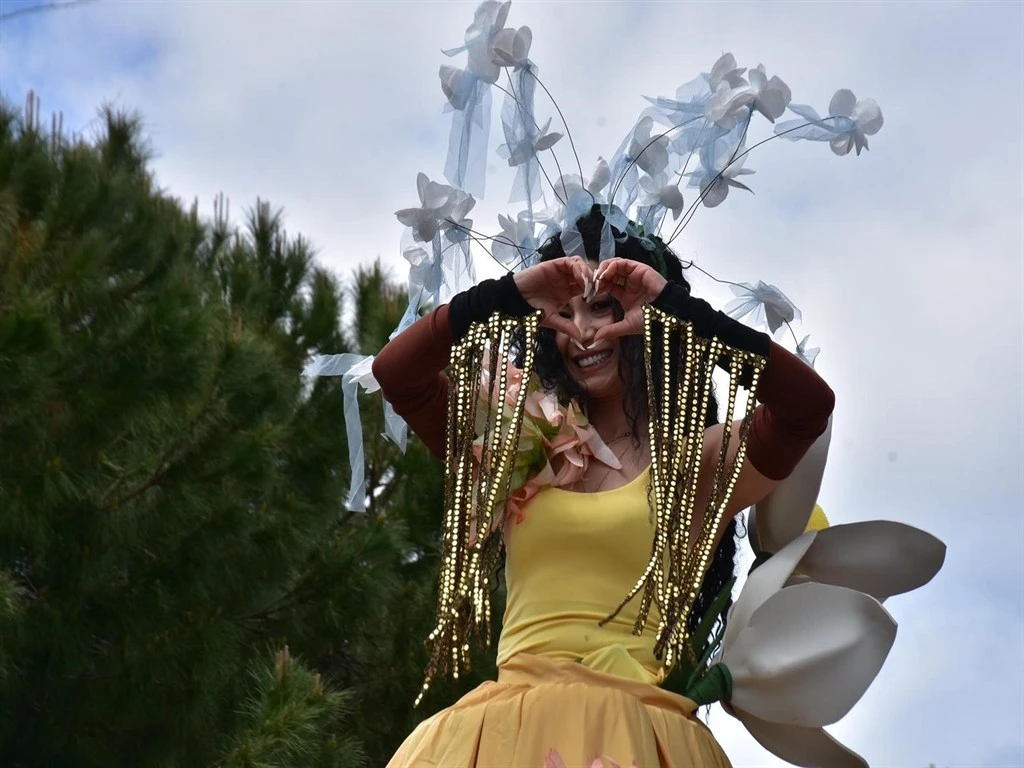 Alaçatı Ot Festivali'nde renkli kortej