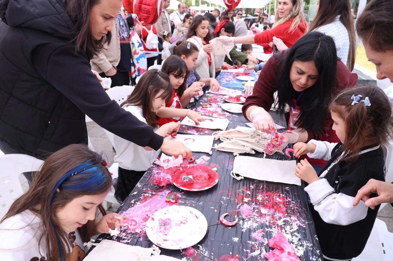 Nil&uuml;fer&rsquo;de Cumhuriyet Meydanı &ccedil;ocukların oldu