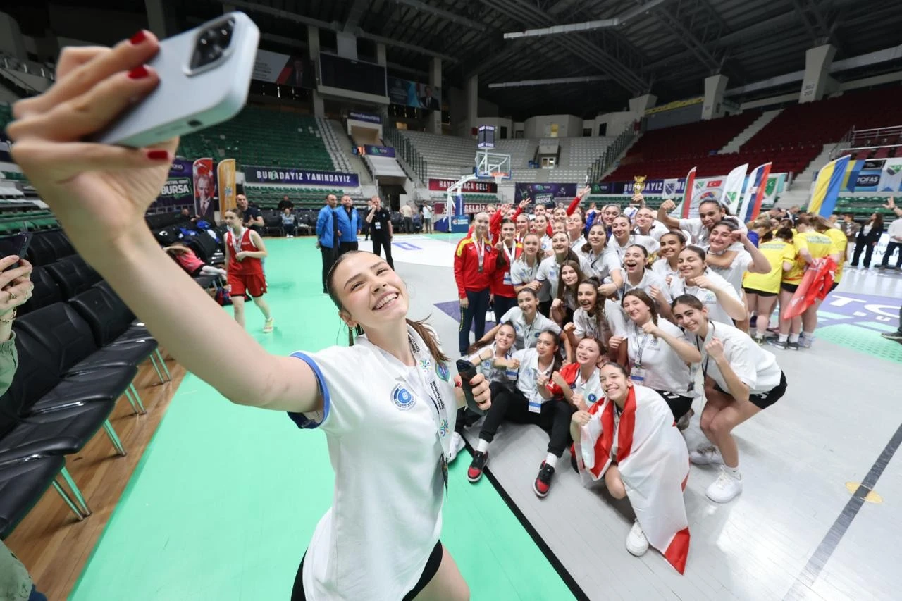 Bursa Uluslararası Spor Festivali'nde kardeşlik r&uuml;zgarı!