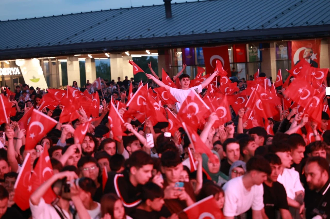 Başkan Erkan Aydın: “Gençler Sayesinde Geleceğe Umutla Bakıyoruz”
