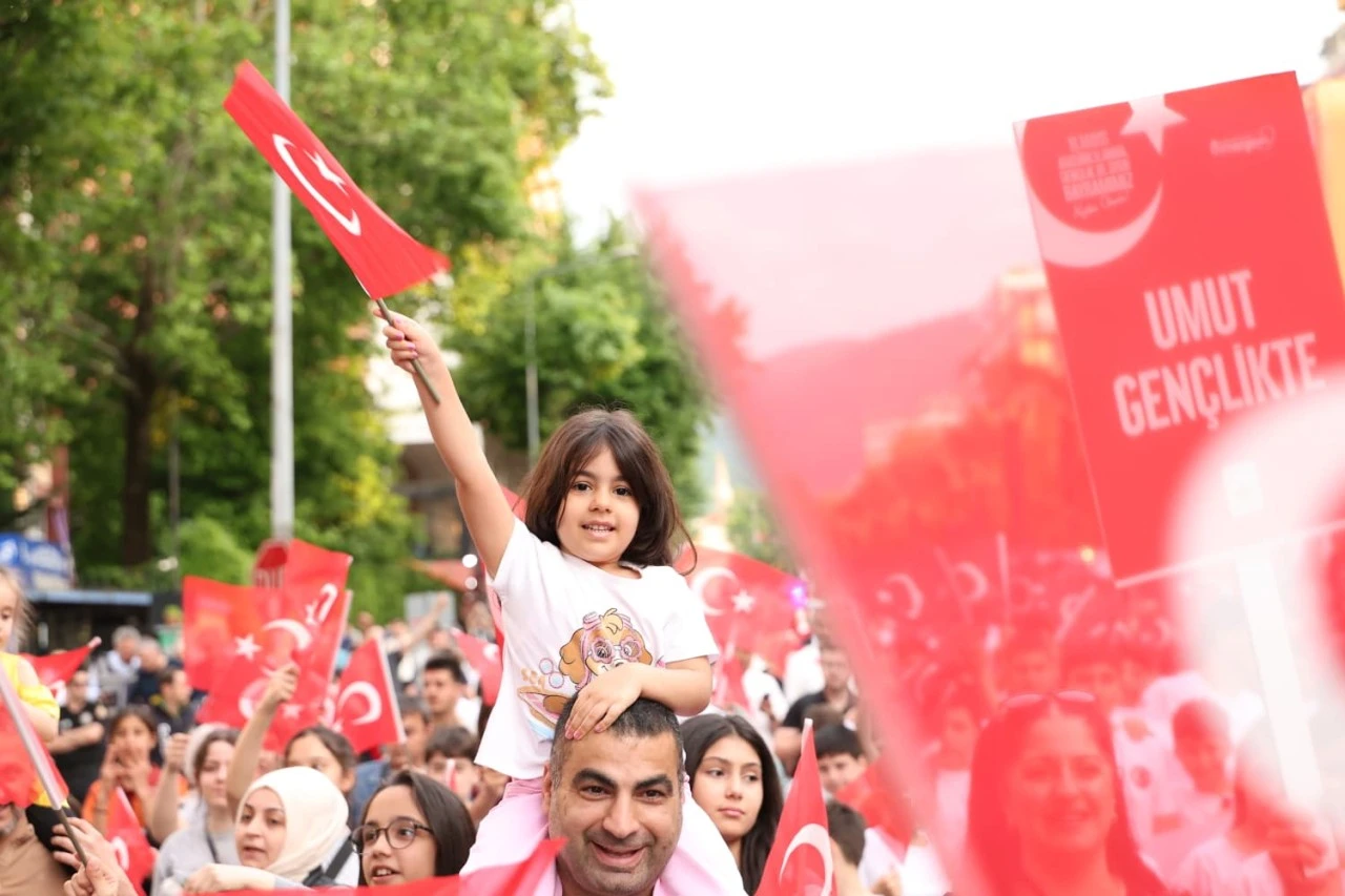 Başkan Erkan Aydın: “Gençler Sayesinde Geleceğe Umutla Bakıyoruz”