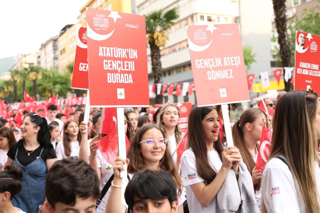 Başkan Erkan Aydın: “Gençler Sayesinde Geleceğe Umutla Bakıyoruz”