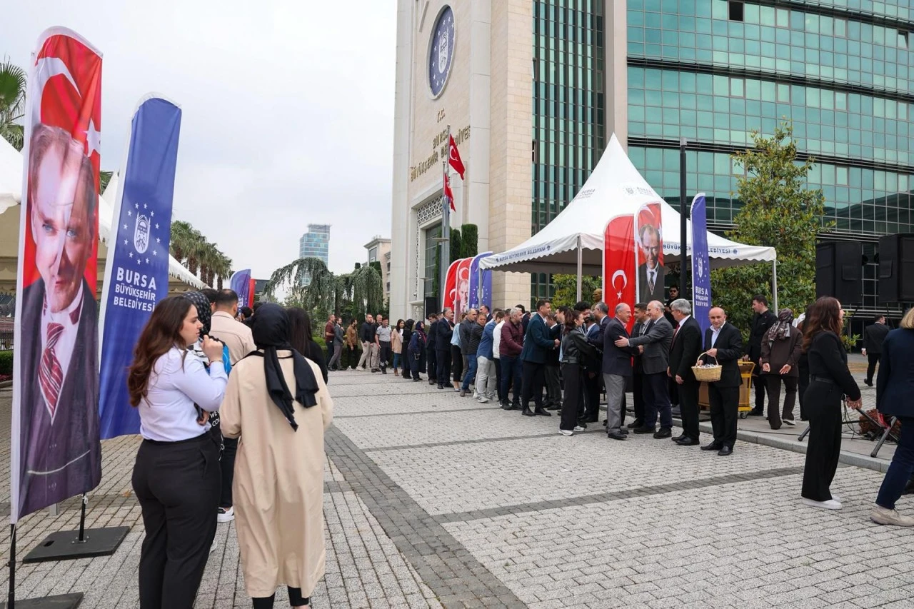 Şahin Biba Büyükşehir ailesiyle bayramlaştı