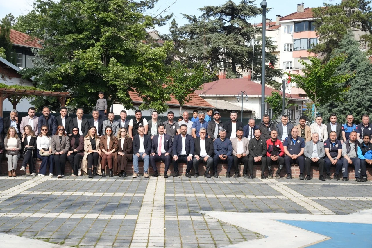 Başkan Ercan Özel'e bayramlaşmada doğum günü sürprizi