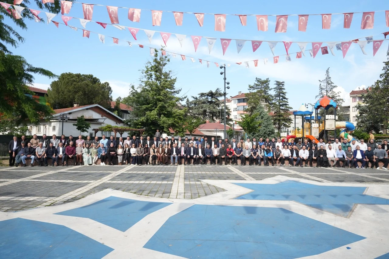 Başkan Ercan Özel'e bayramlaşmada doğum günü sürprizi