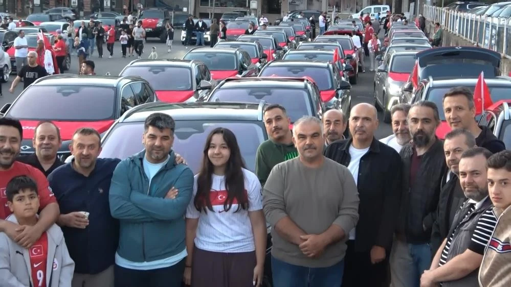Bursa'da A Milli Takım coşkusu sokaklara taştı, 250 araçlık konvoy kenti turladı