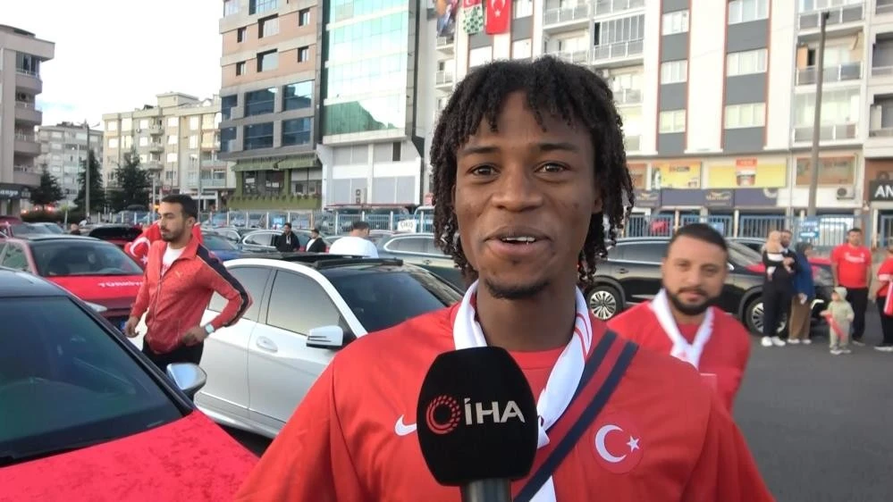 Bursa'da A Milli Takım coşkusu sokaklara taştı, 250 araçlık konvoy kenti turladı