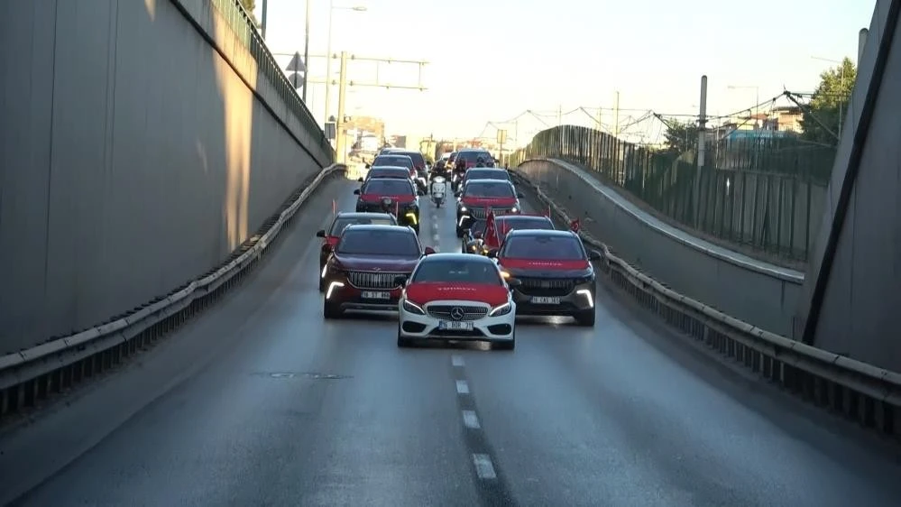 Bursa'da A Milli Takım coşkusu sokaklara taştı, 250 araçlık konvoy kenti turladı