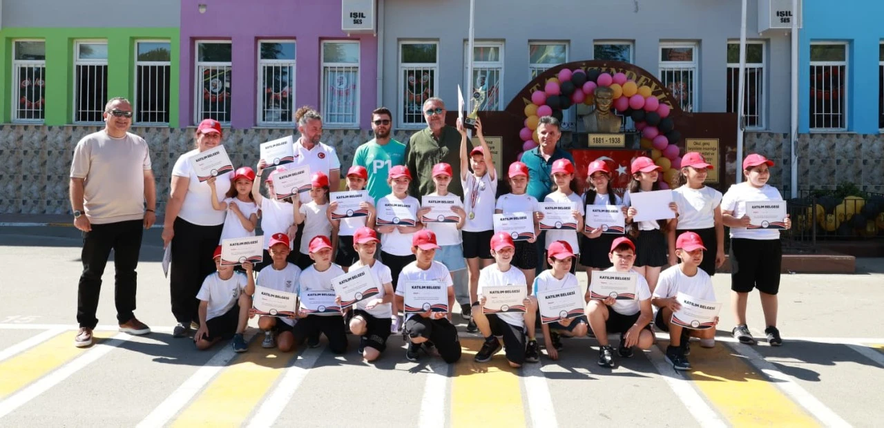 Geleceğin şampiyon tenisçileri Osmangazi’de yetişiyor