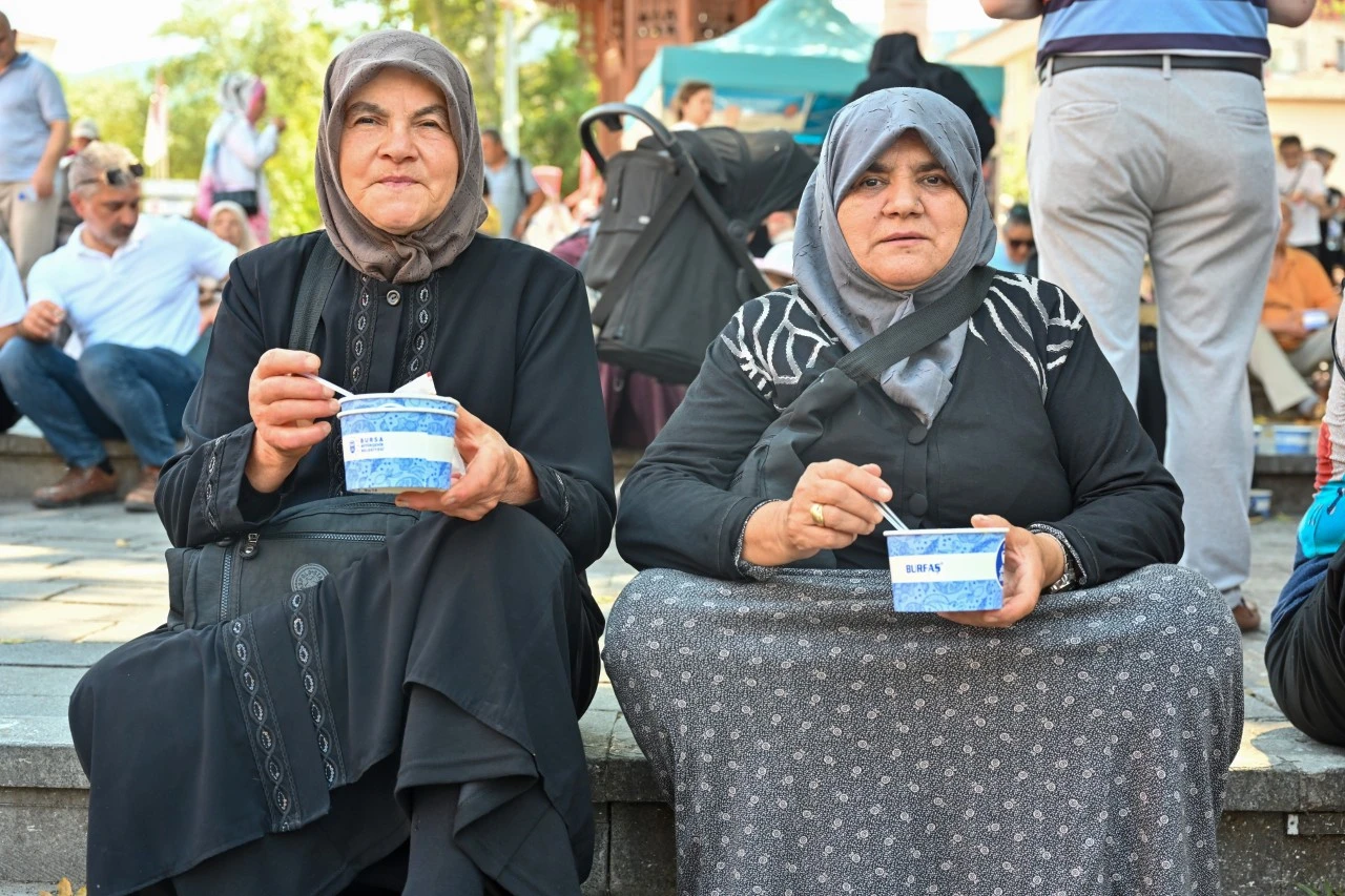 Büyükşehir, Muharrem ayının bereketini vatandaşlarla paylaşıyor