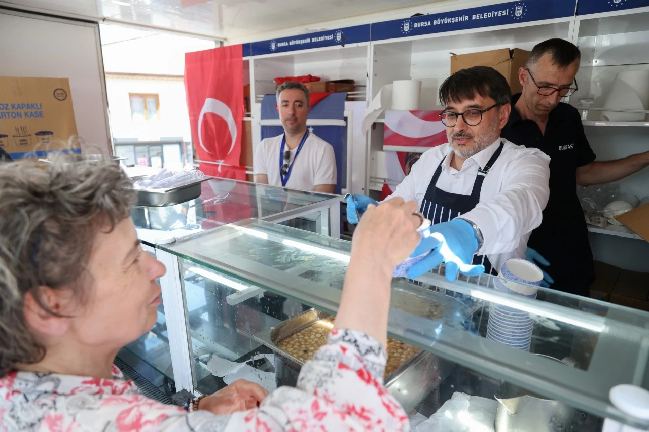 Büyükşehir, Muharrem ayının bereketini vatandaşlarla paylaşıyor