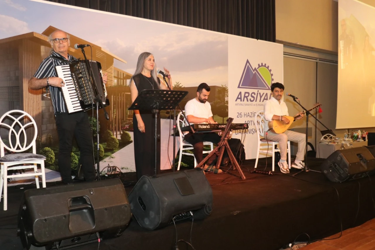 ARSİYAD Artvin Evi'ne 510 tuğla bağışı