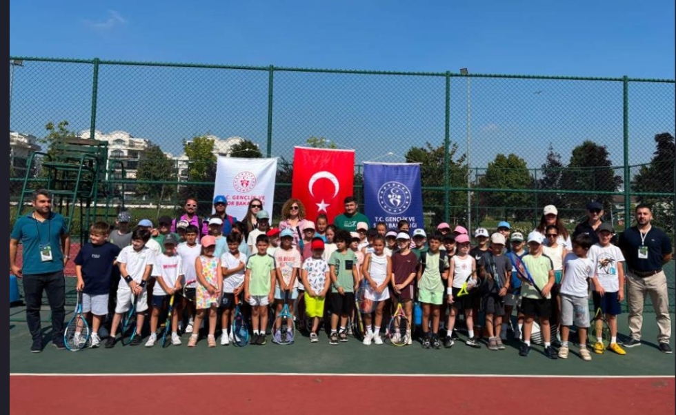 Bursa'nın küçük dev raketleri kortta buluştu