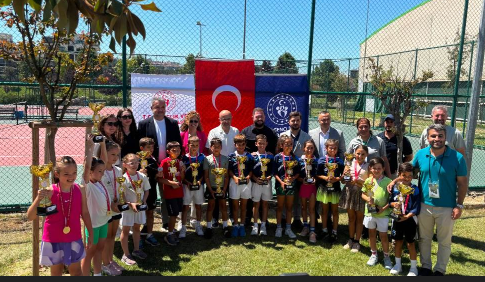 Bursa'nın küçük dev raketleri kortta buluştu