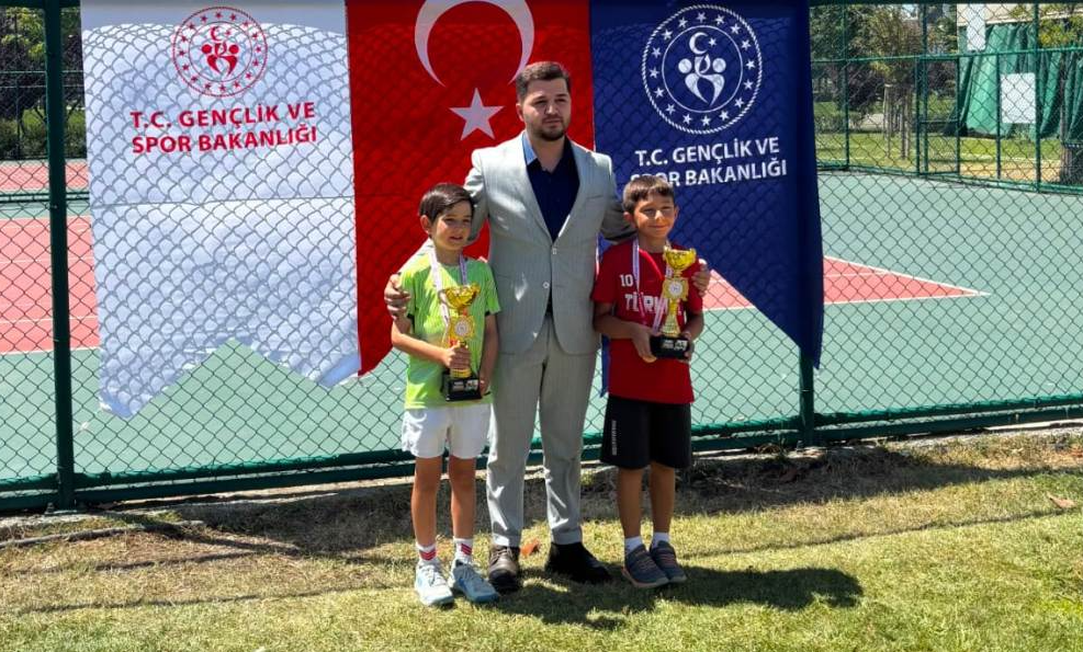 Bursa'nın küçük dev raketleri kortta buluştu